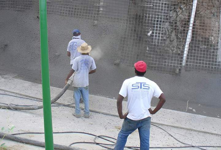Application de béton par projection sous haute pression